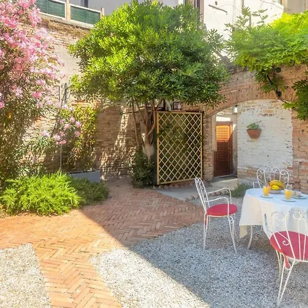 Campiello Zen Garden Apartment Venice